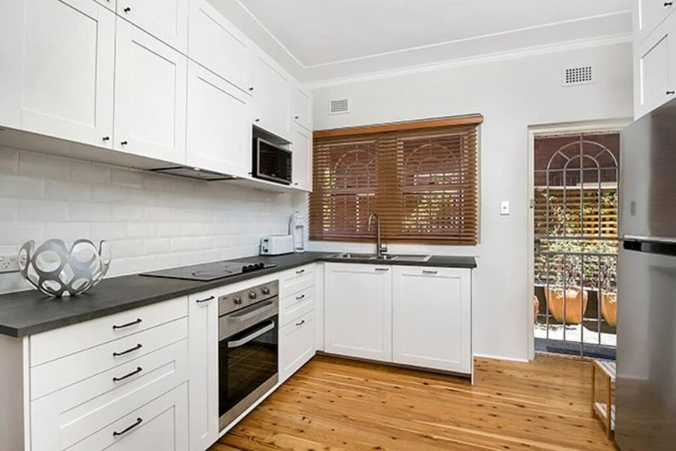 HUNT1 - Great Family Unit, Spacious Green Garden Apartment in Sydney
