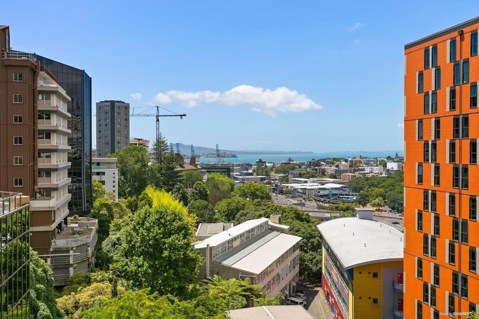 Property building, Day, Neighbourhood, City view, Sea view, Street view