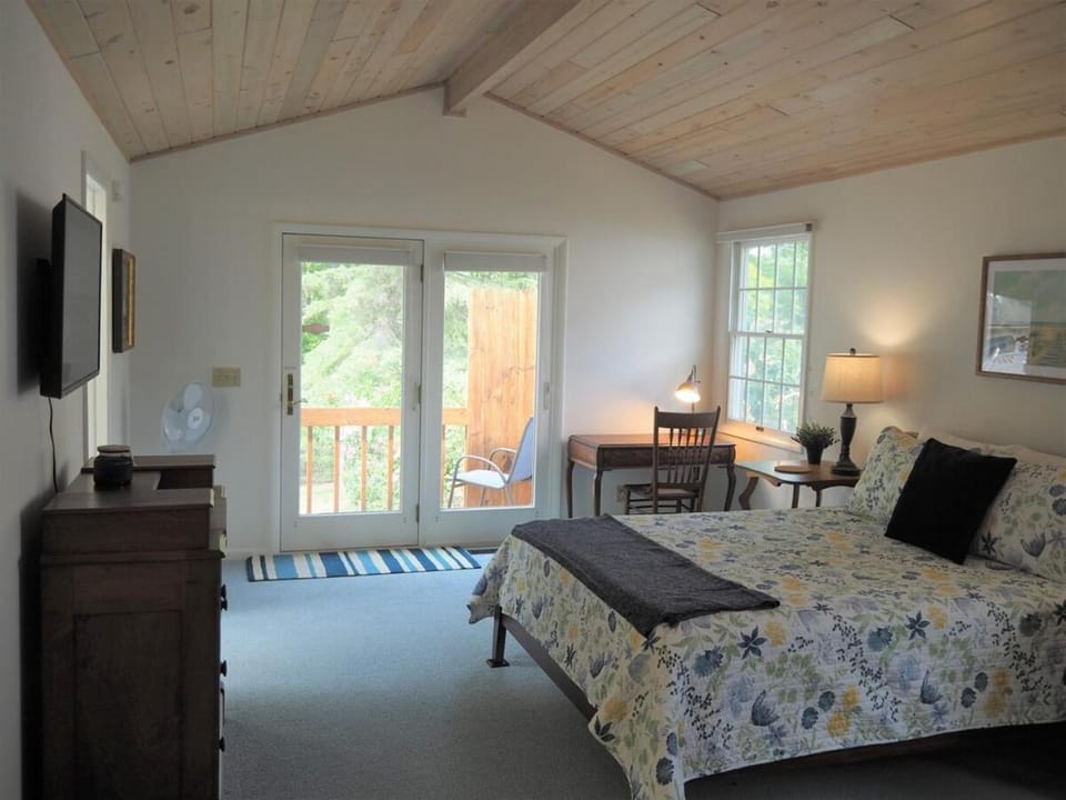 Latitude Adjustment II - Simply Gorgeous! House in Frankfort
