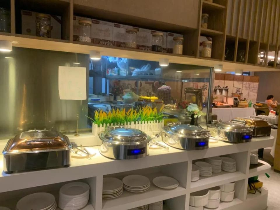 Restaurant/places to eat, Breakfast, Buffet breakfast