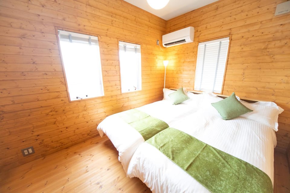 Bed, Bedroom, air conditioner