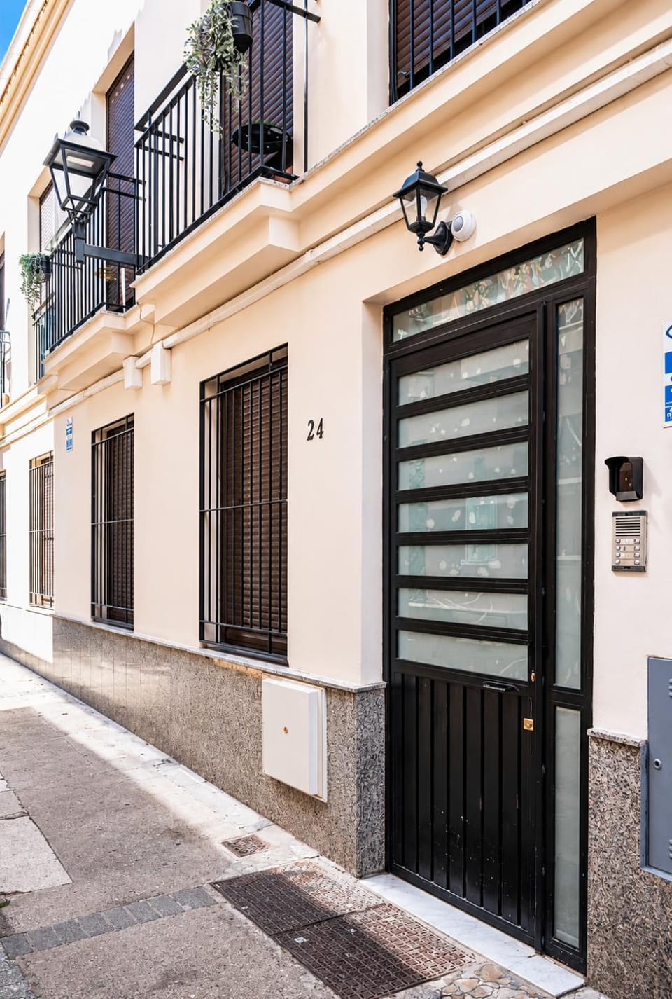 Facade/entrance