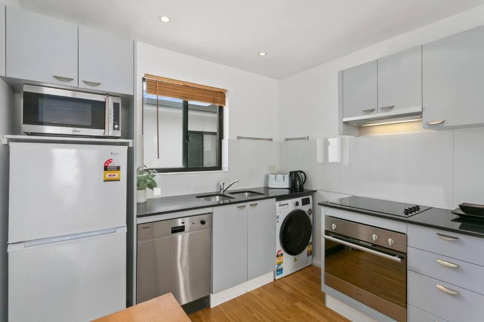 Fantastic Location and Comfort in Crows Nest SANT4 Apartment in Sydney