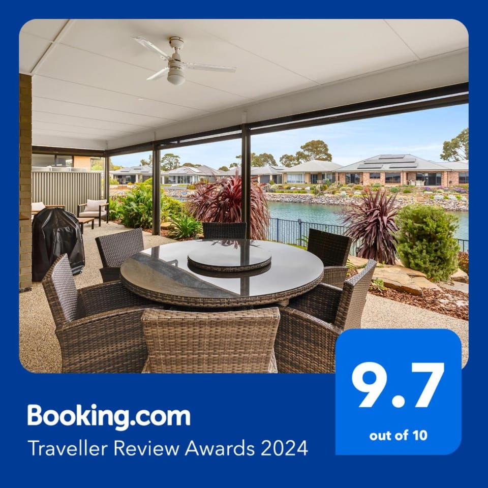 Patio, BBQ facilities, Garden, Seating area, Dining area, Lake view, Entertainment, Sunrise, Sunset