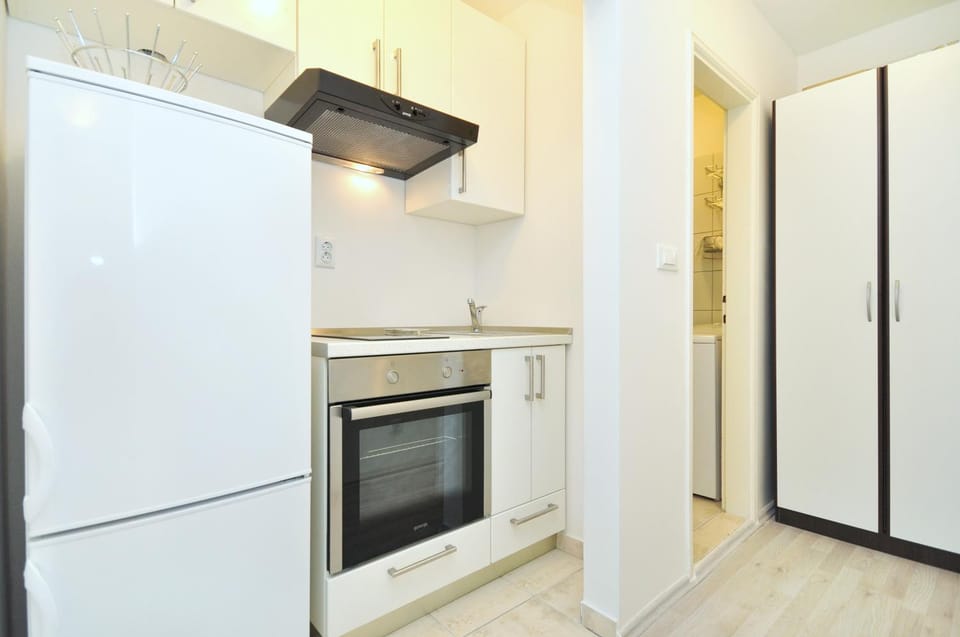 Coffee/tea facilities, Kitchen or kitchenette, Food