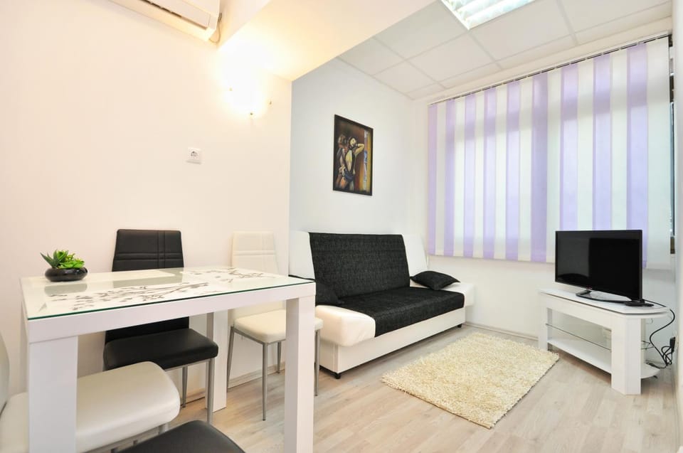 Property building, TV and multimedia, Living room, Dining area