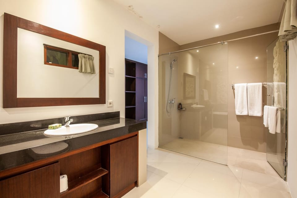 Sanur Beach Villa - 3BR Private Pool Apartment in Denpasar