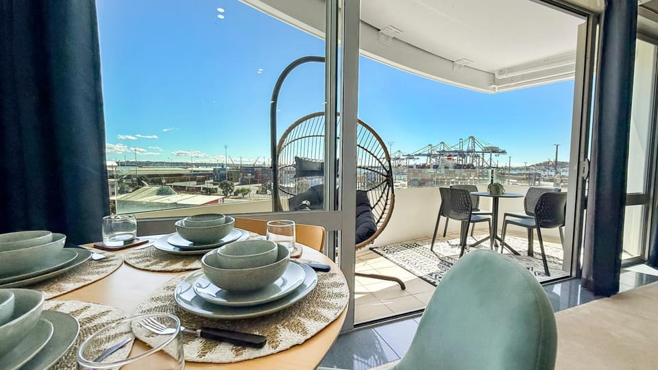 Le Mirage- Stylish, central apartment with pools, sauna, more Apartment in Auckland