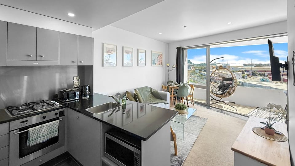 Le Mirage- Stylish, central apartment with pools, sauna, more Apartment in Auckland