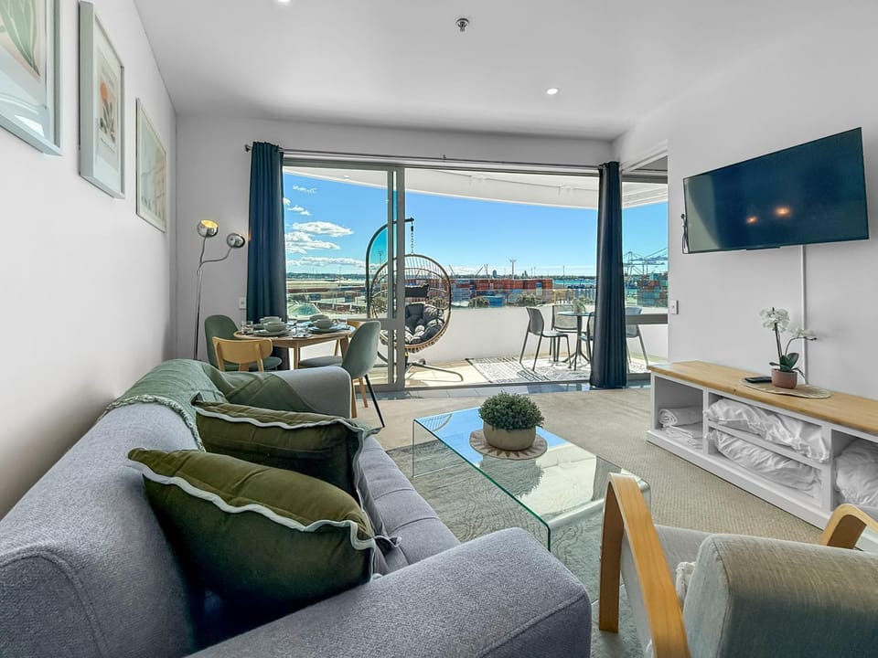 Le Mirage- Stylish, central apartment with pools, sauna, more Apartment in Auckland