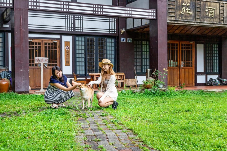Patio, People, Balcony/Terrace, Pets