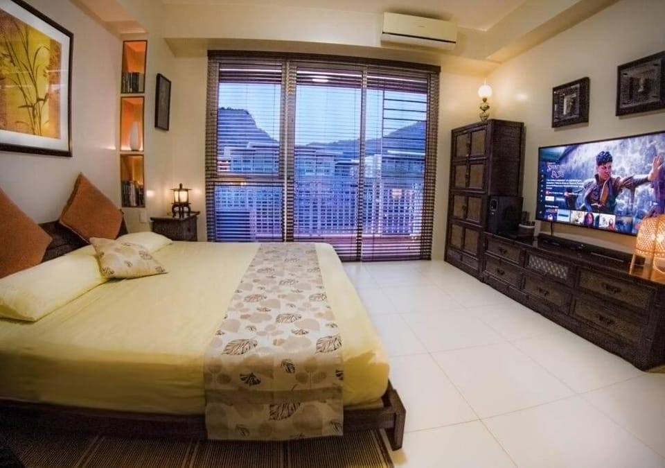 Deluxe family beach apartment with lagoon view at Pico de Loro Apartment in Nasugbu