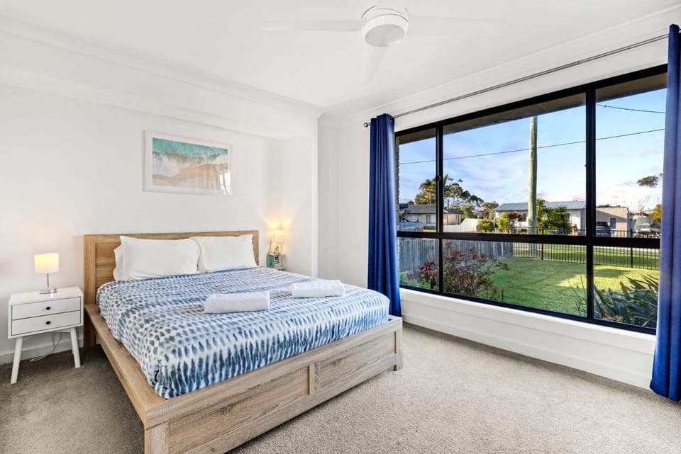 Pipers Spot - Pet Friendly - Fireplace with Swimming Pool House in Culburra Beach