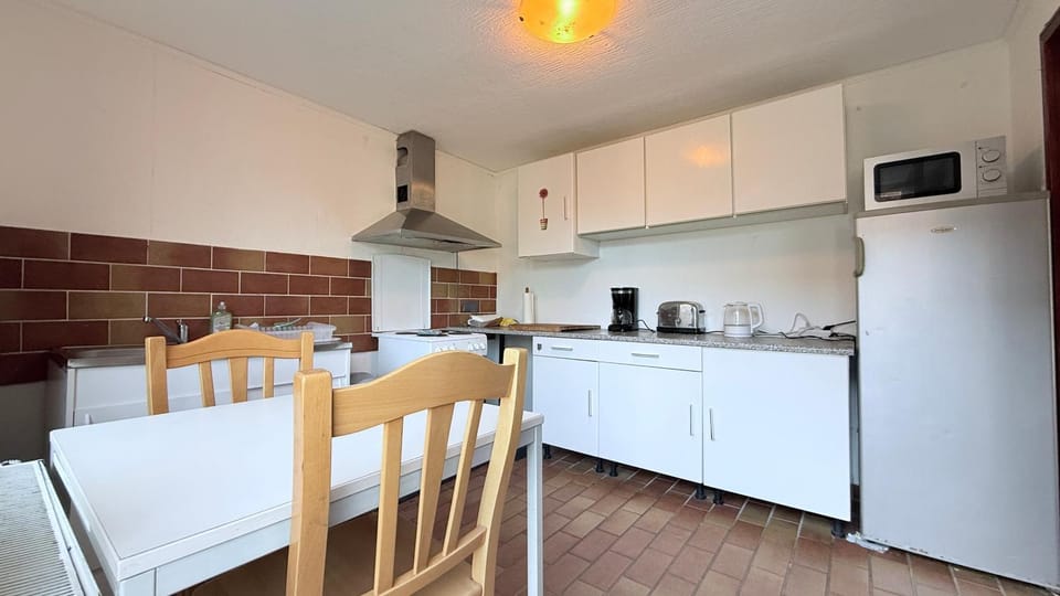 Kitchen or kitchenette, Dining area, oven, stove, toaster