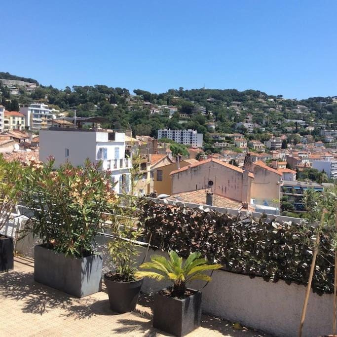 Studio avec grande terrasse ,et vue mer sur la baie de Cannes Apartment in Mougins