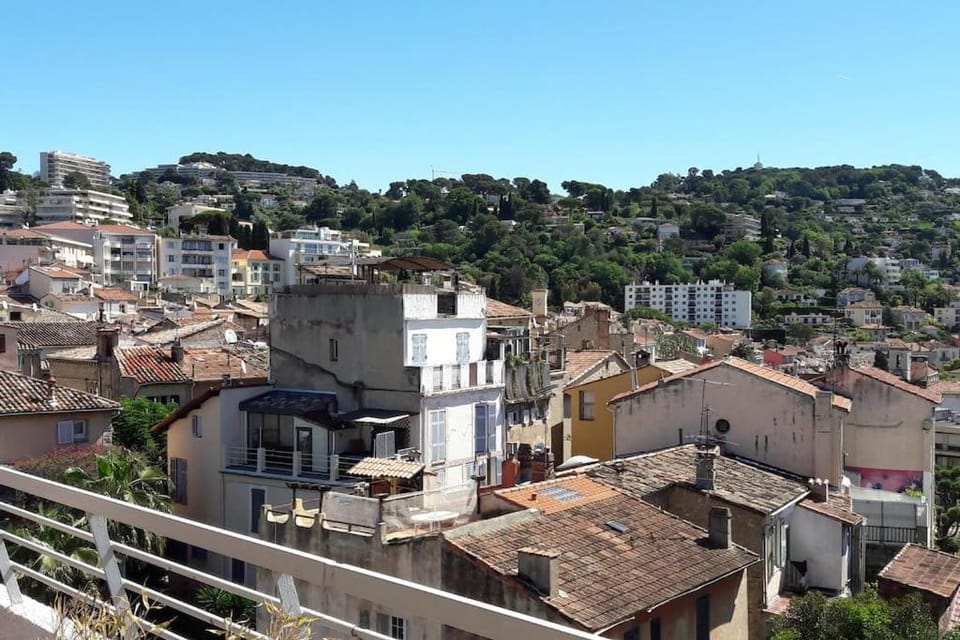 Studio avec grande terrasse ,et vue mer sur la baie de Cannes Apartment in Mougins