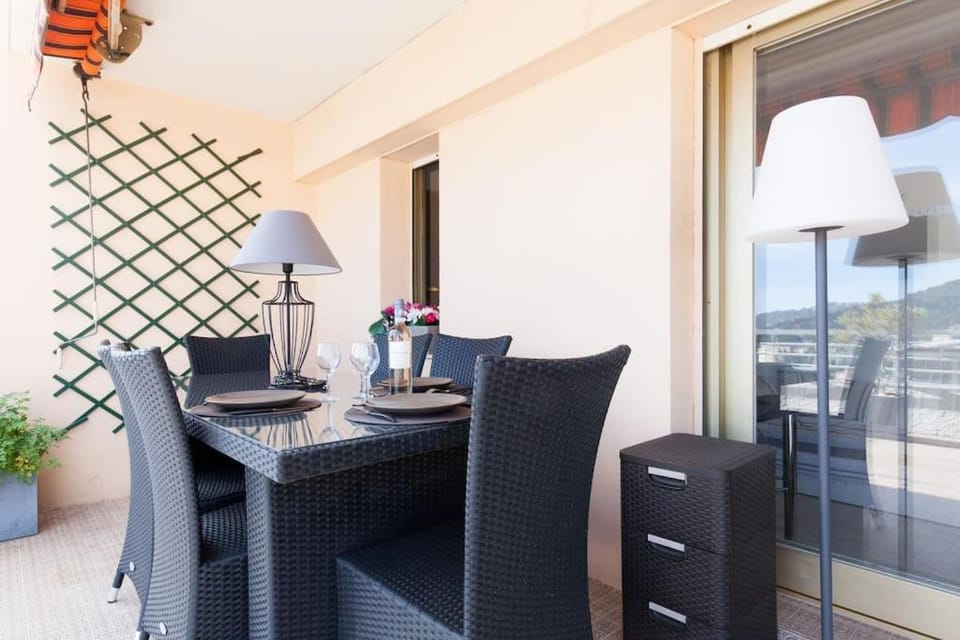 Studio avec grande terrasse ,et vue mer sur la baie de Cannes Apartment in Mougins