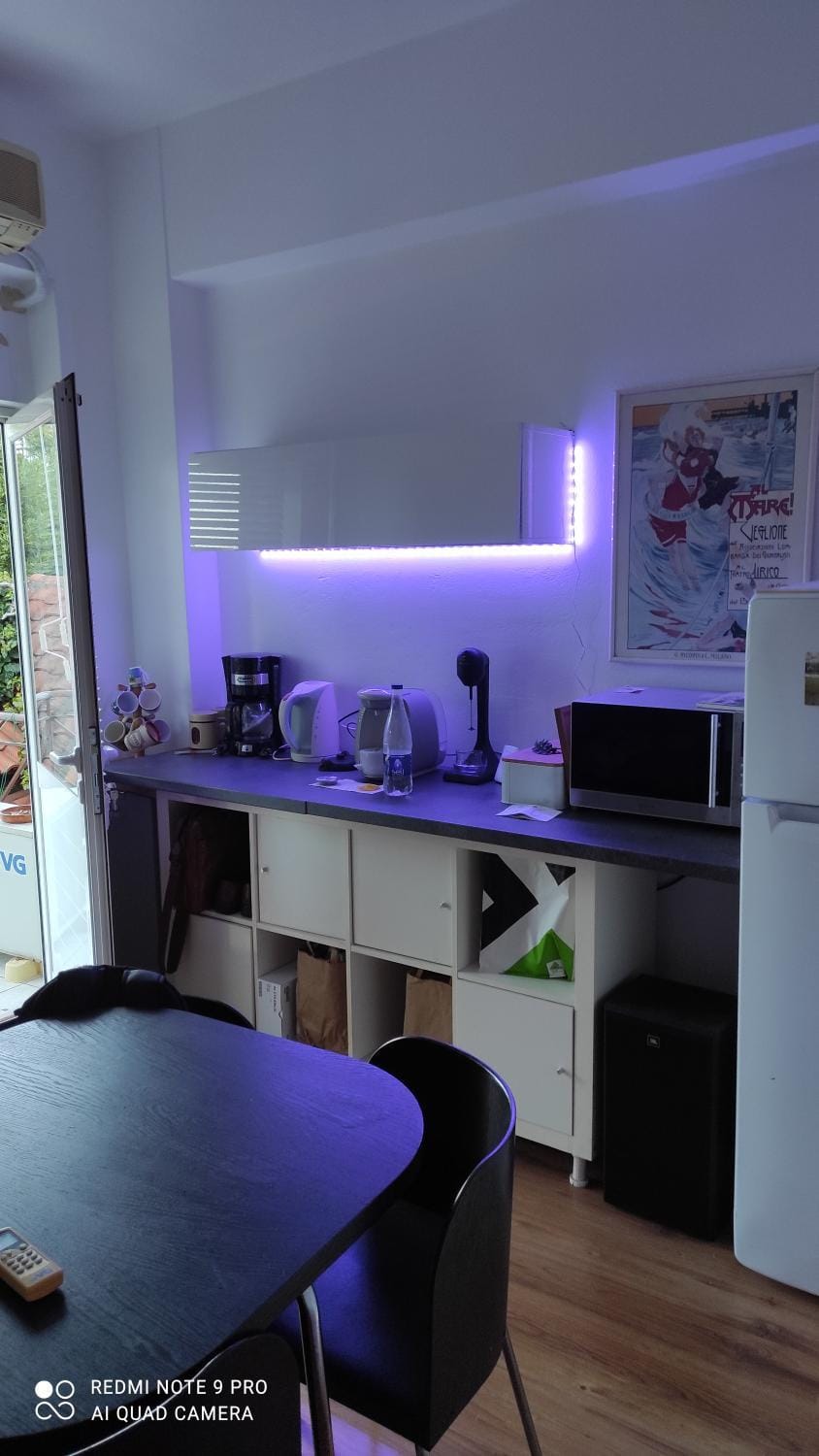 Coffee/tea facilities, Kitchen or kitchenette, Dining area, minibar, stove