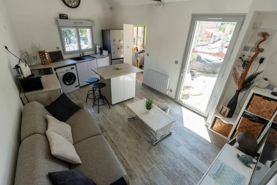 Kitchen or kitchenette, Living room, Dining area, dishwasher, fireplace, minibar, pet friendly, washing machine