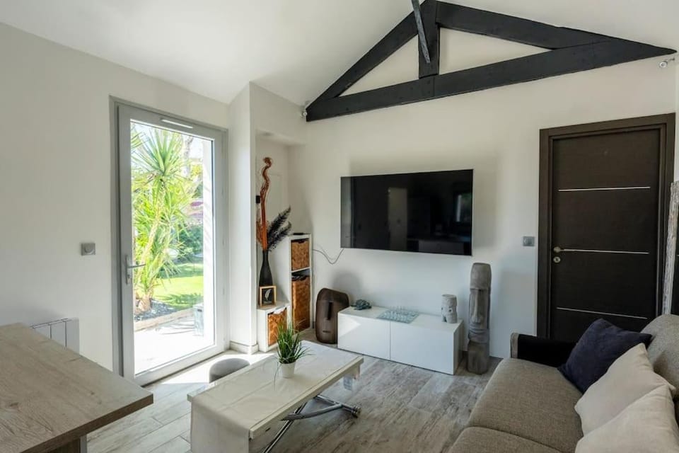 TV and multimedia, Living room, Seating area