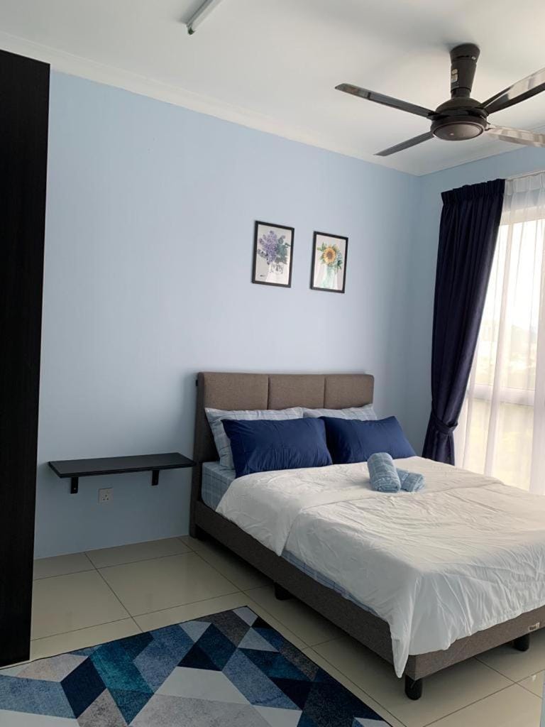 Bed, Photo of the whole room, Bedroom, fireplace