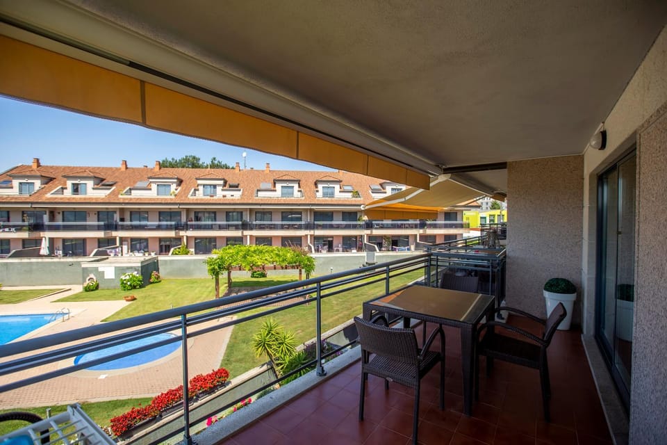 Property building, View (from property/room), Balcony/Terrace, Pool view, Swimming pool