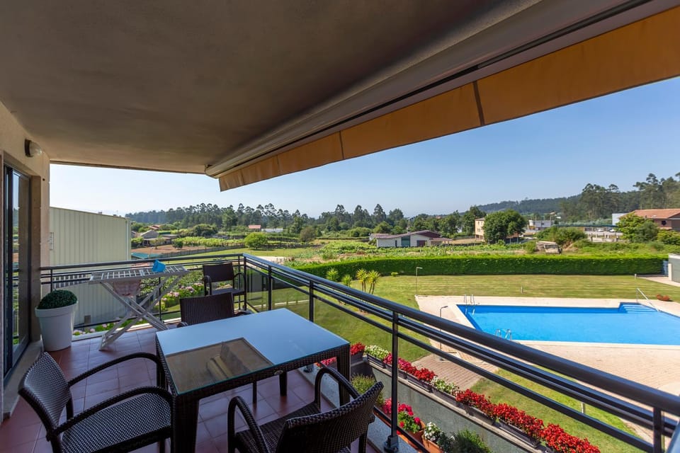 Property building, Garden, Balcony/Terrace, Garden view, Swimming pool