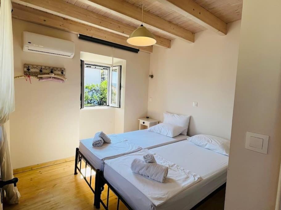 Traditional Detached Corfu House, 50m to village square House in Peloponnese, Western Greece and the Ionian