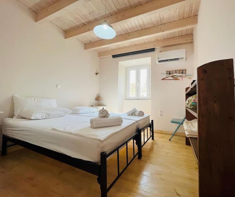 Traditional Detached Corfu House, 50m to village square House in Peloponnese, Western Greece and the Ionian