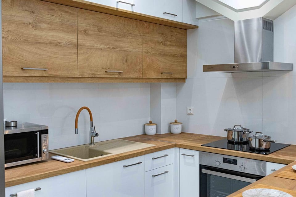Coffee/tea facilities, minibar, stove