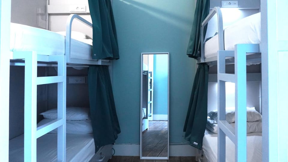 Bed, bunk bed