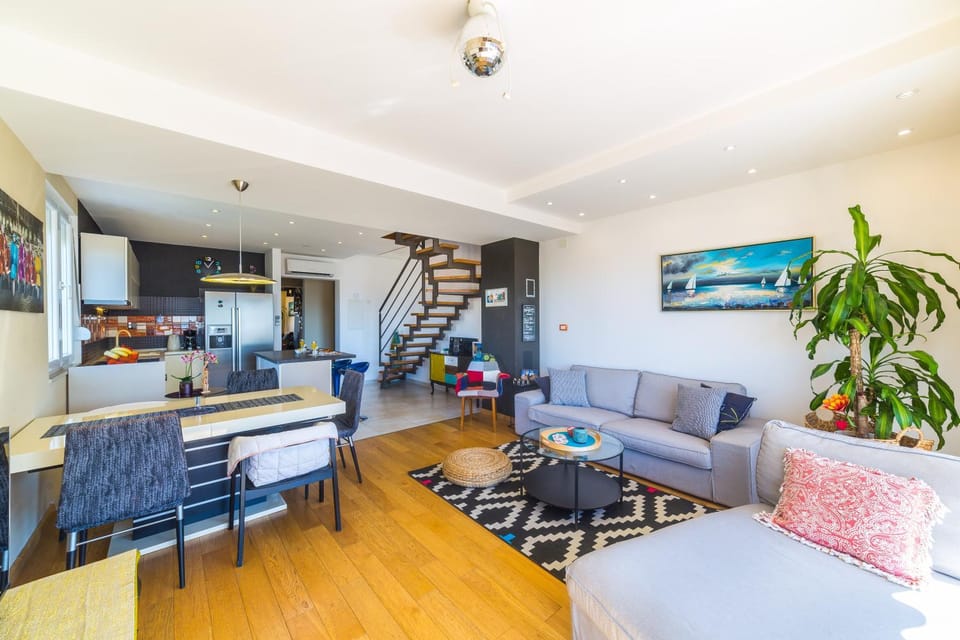Living room, Dining area