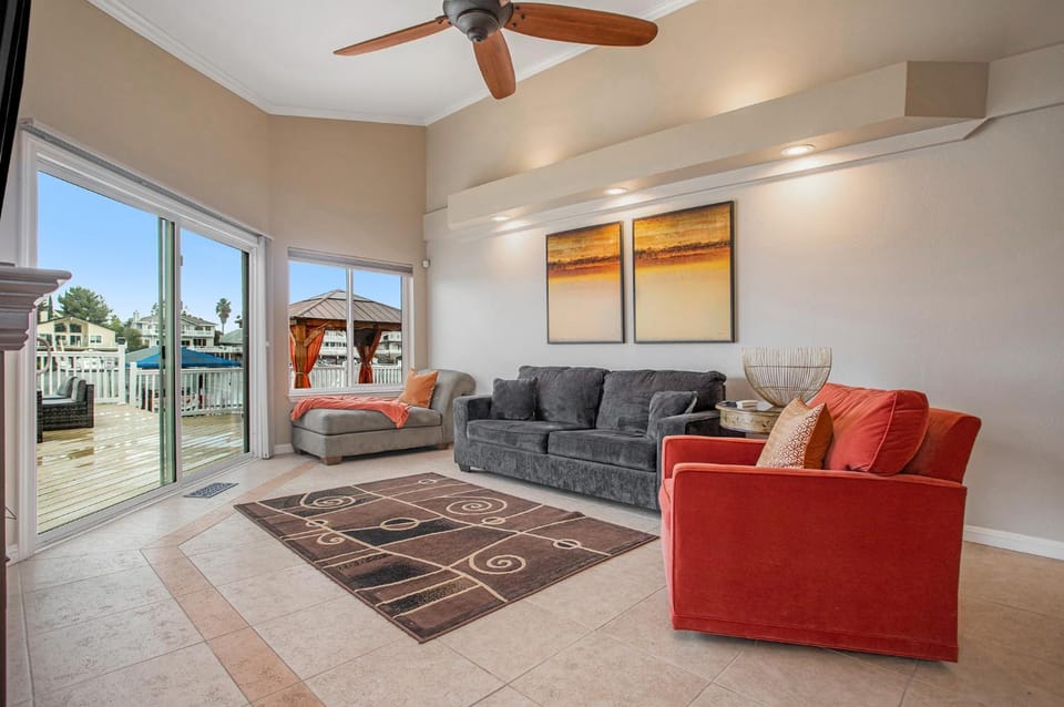 Living room, Lake view, Lake view
