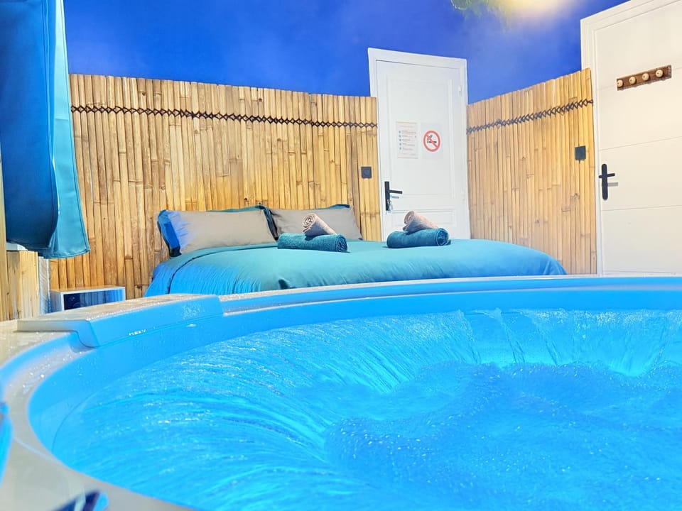 Bed, Hot Tub