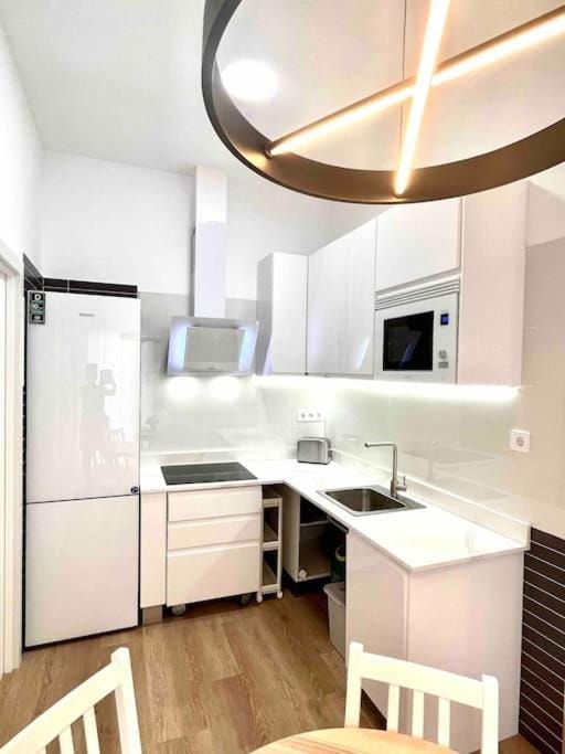 Kitchen or kitchenette, dishwasher, minibar, stove