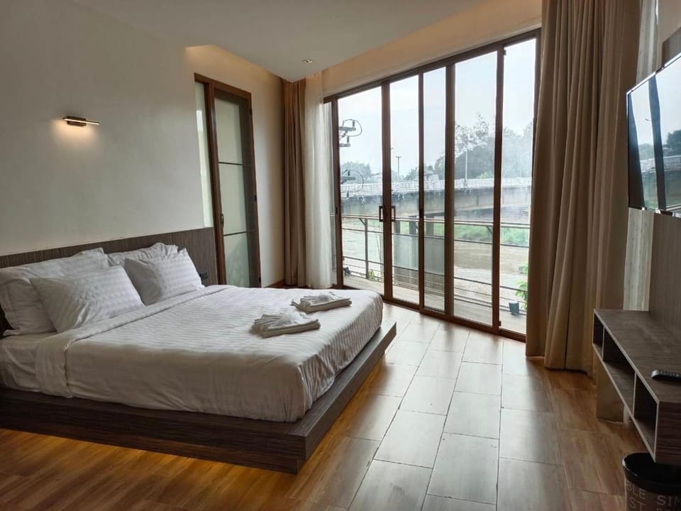 Communal lounge/ TV room, Bed, Natural landscape, TV and multimedia, Living room, Photo of the whole room, Seating area, Evening entertainment, Bedroom, towels