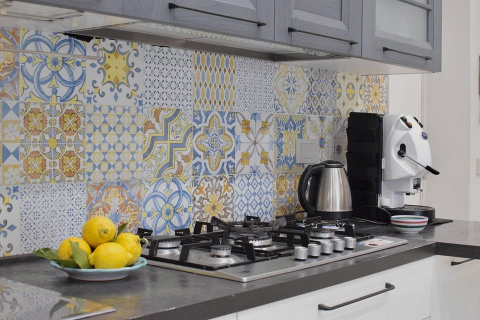 Coffee/tea facilities, Kitchen or kitchenette, minibar, stove, toaster