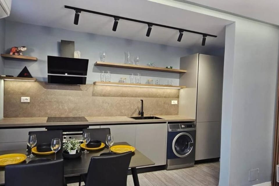 Kitchen or kitchenette, Living room, Dining area, minibar, stove