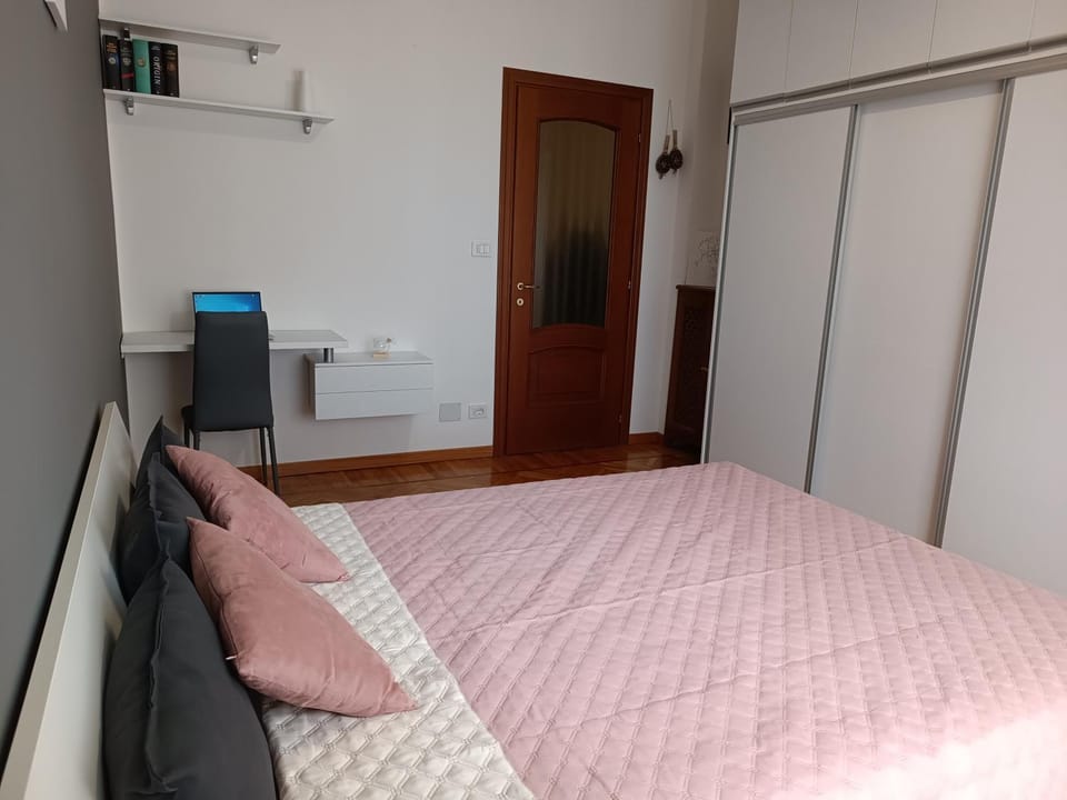 Bedroom, wardrobe