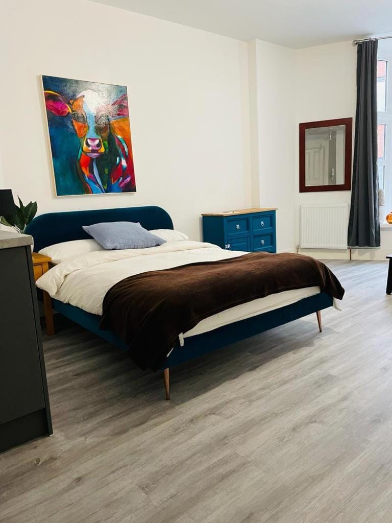 Beautiful Central Woking Studio Apartment in Woking