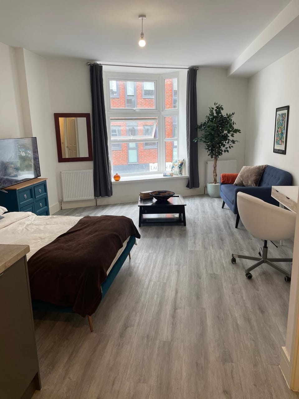 Beautiful Central Woking Studio Apartment in Woking