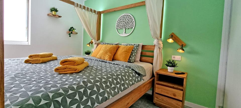 Bed, Photo of the whole room, Bedroom