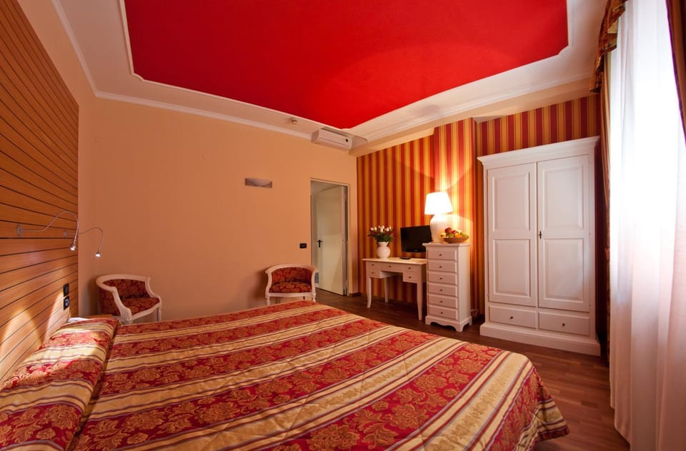 Day, Photo of the whole room