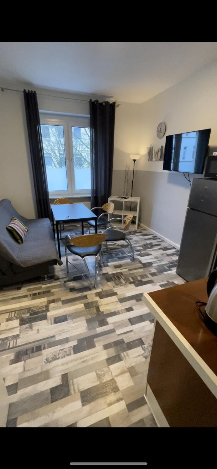 TV and multimedia, Kitchen or kitchenette, Living room, Seating area, Dining area