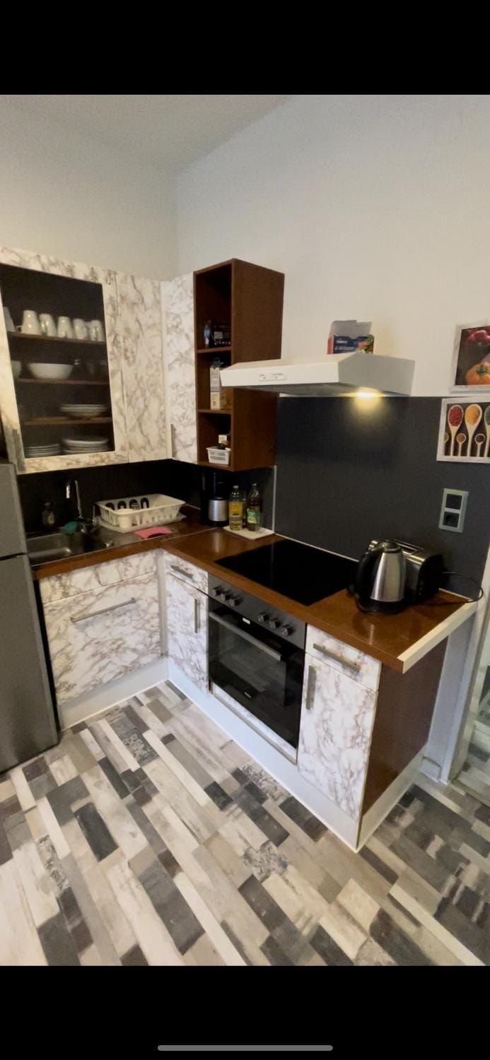 Kitchen or kitchenette, oven, stove