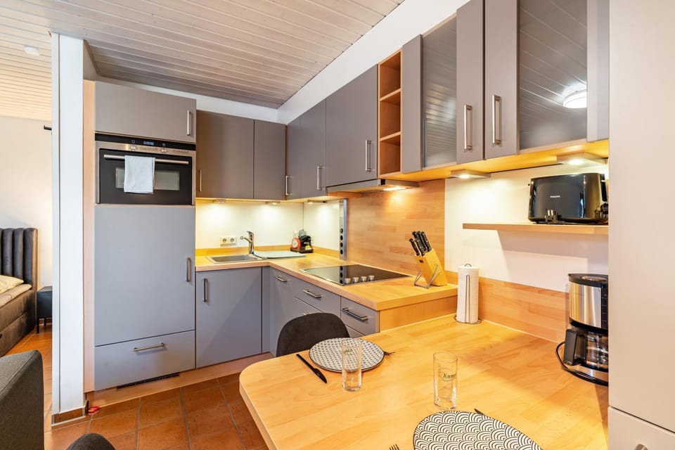 Kitchen or kitchenette, Living room