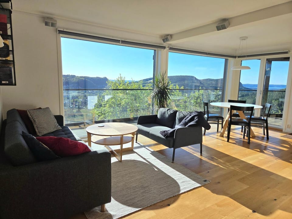 Natural landscape, View (from property/room), Balcony/Terrace, Living room, Dining area, Mountain view, Sea view