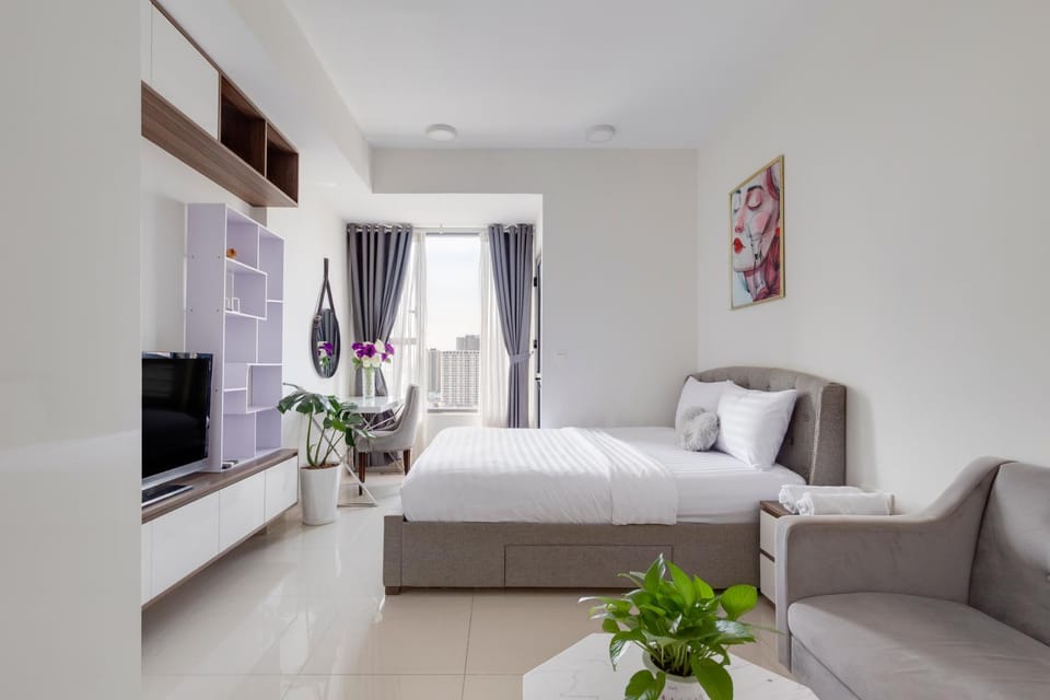 Bed, TV and multimedia, Photo of the whole room, Seating area, Bedroom