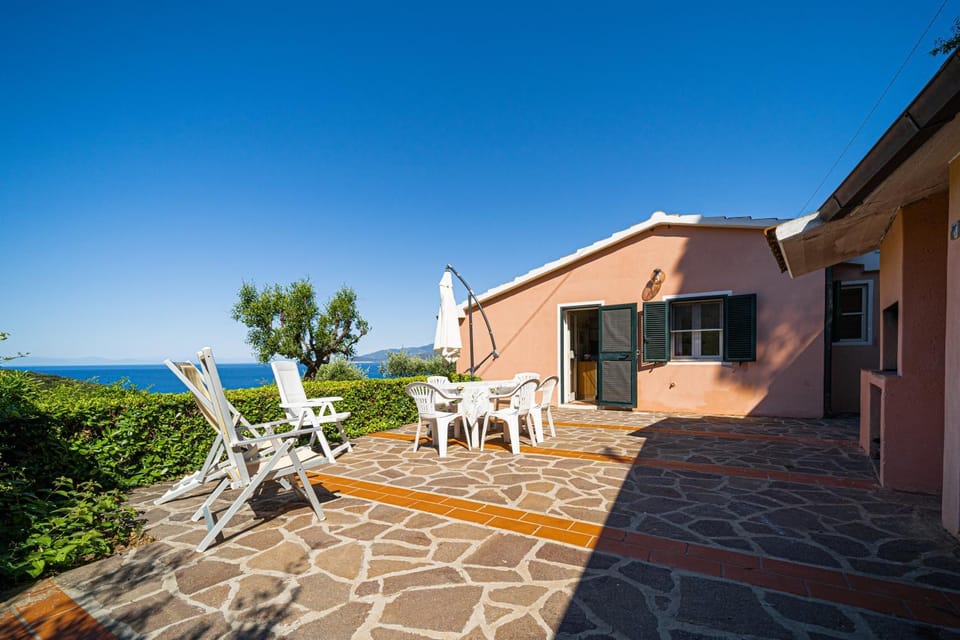 Property building, Balcony/Terrace, Sea view