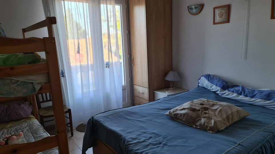 Appartement proche bord de mer (250m), 1er étage villa Apartment in Agde